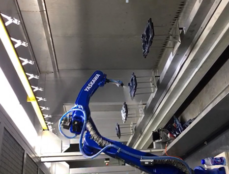 汽車導(dǎo)航儀機器人噴涂線