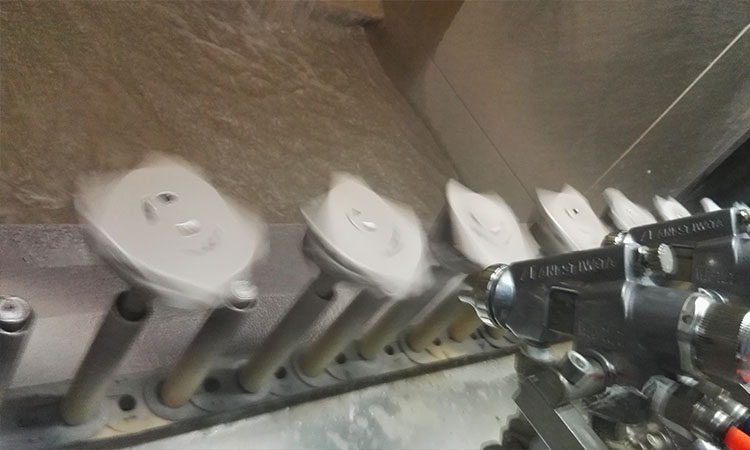 墻壁開(kāi)關(guān)自動(dòng)噴涂線